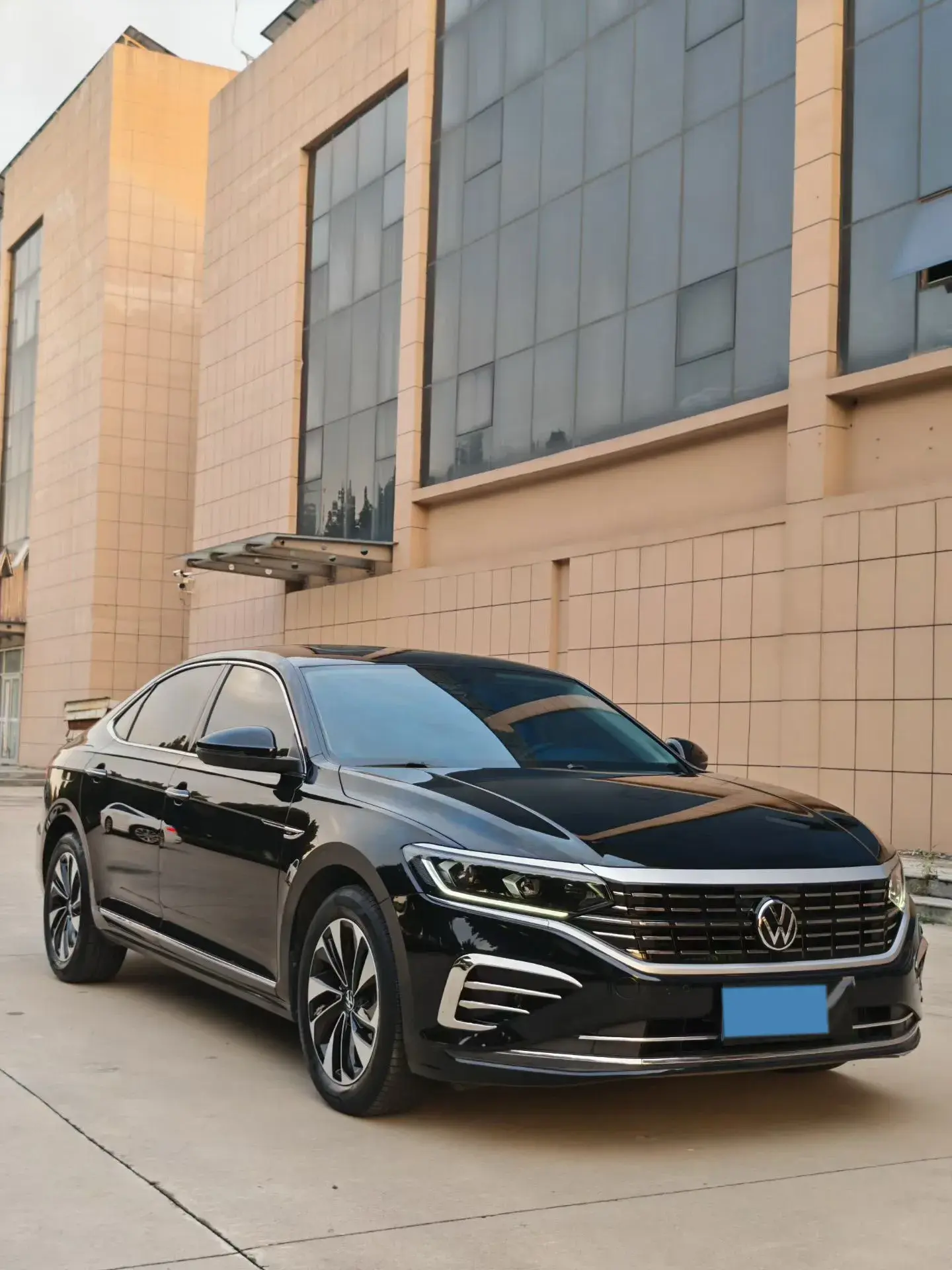 2022 VOLKSWAGEN PASSAT thumbnail 3