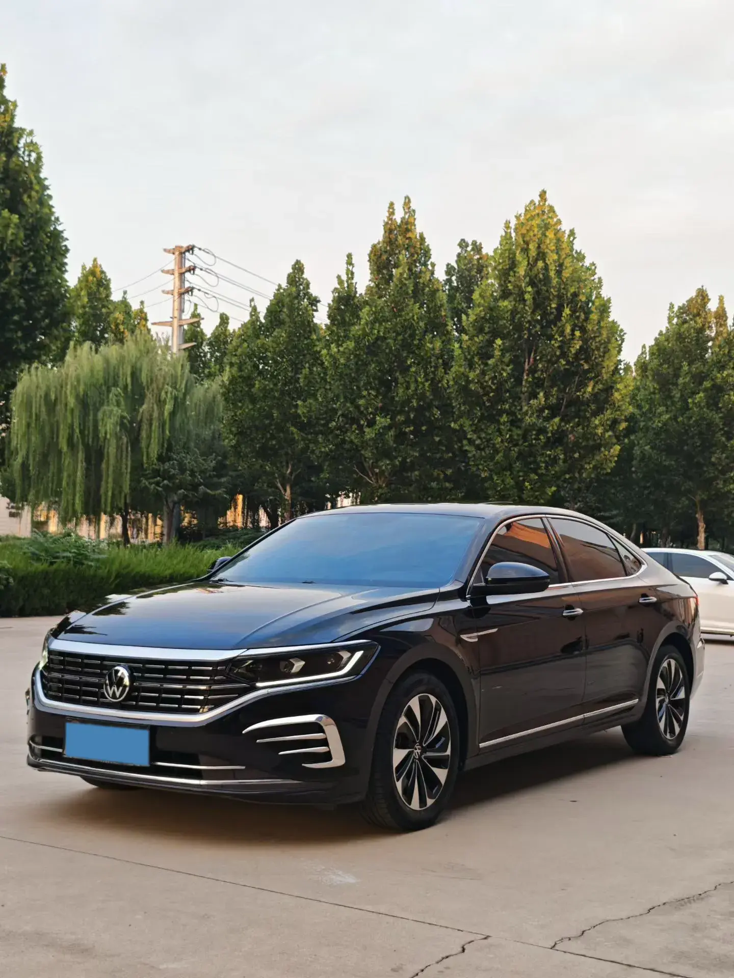 2022 VOLKSWAGEN PASSAT view 1