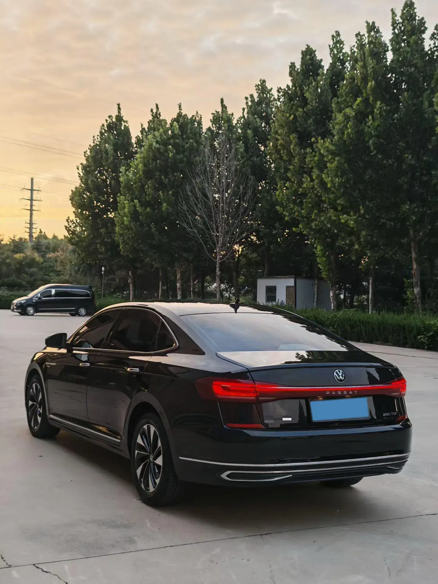 2022 VOLKSWAGEN PASSAT thumbnail 4