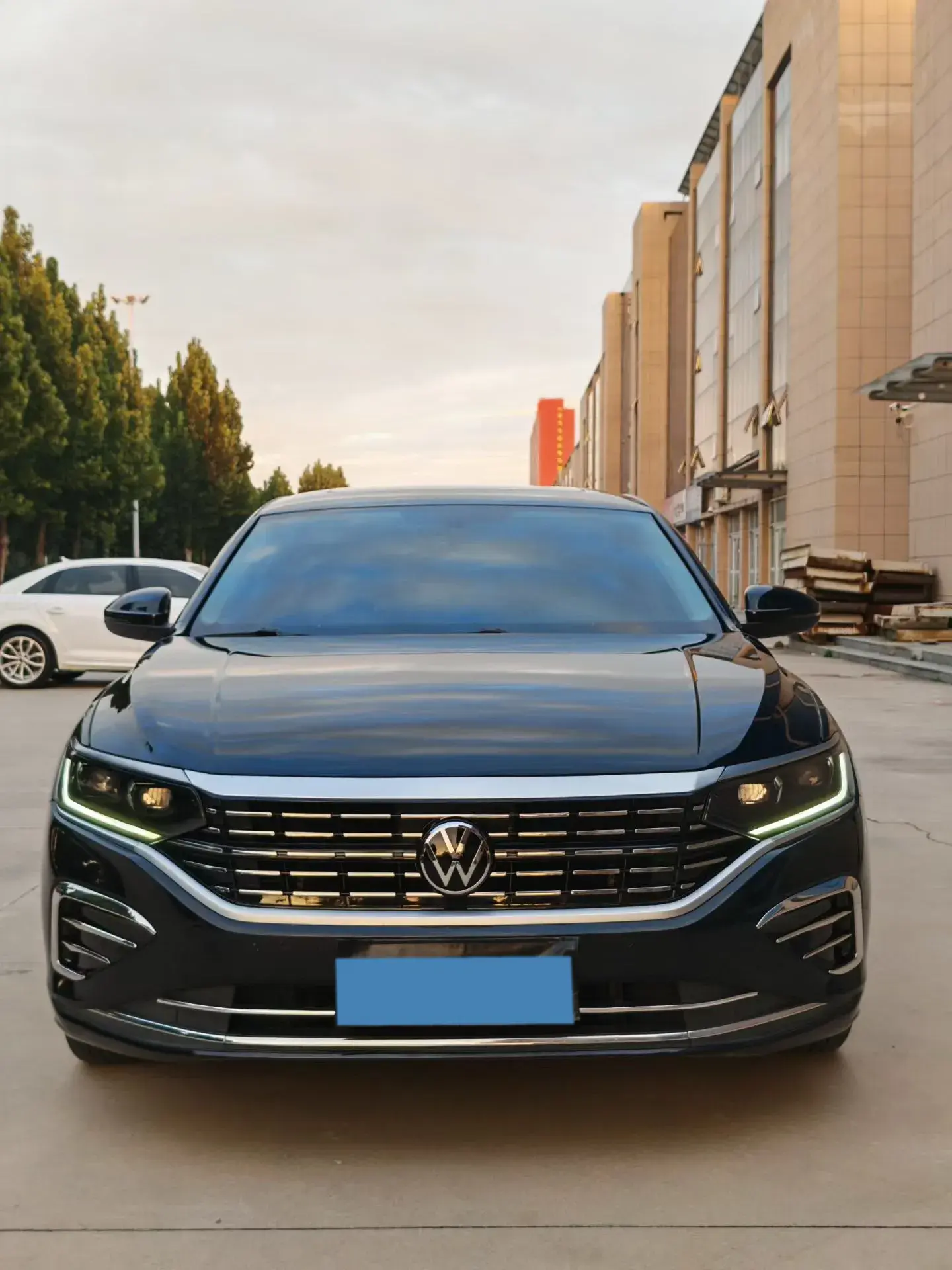 2022 VOLKSWAGEN PASSAT thumbnail 2