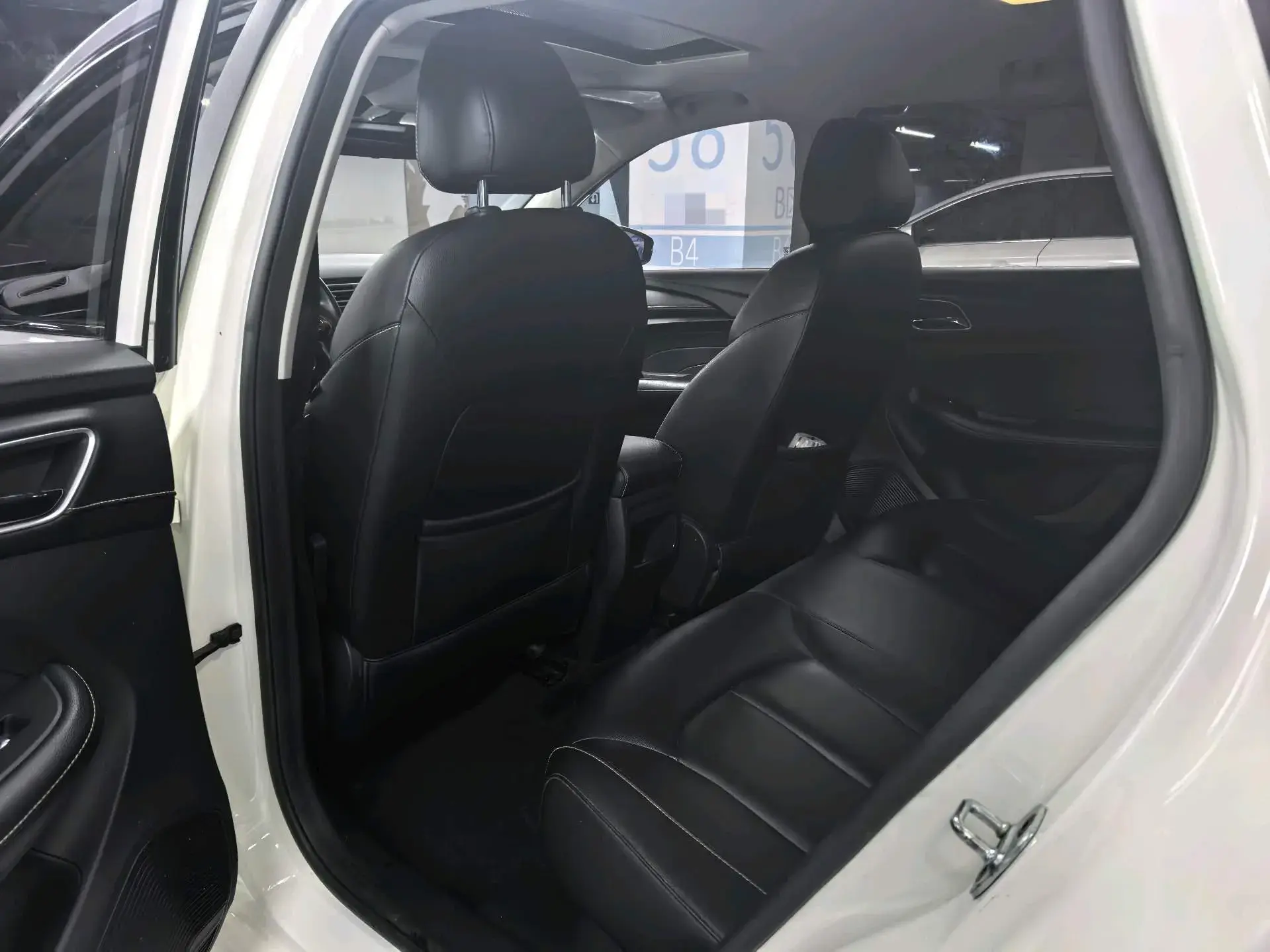 2018 ROEWE EI5 thumbnail 4