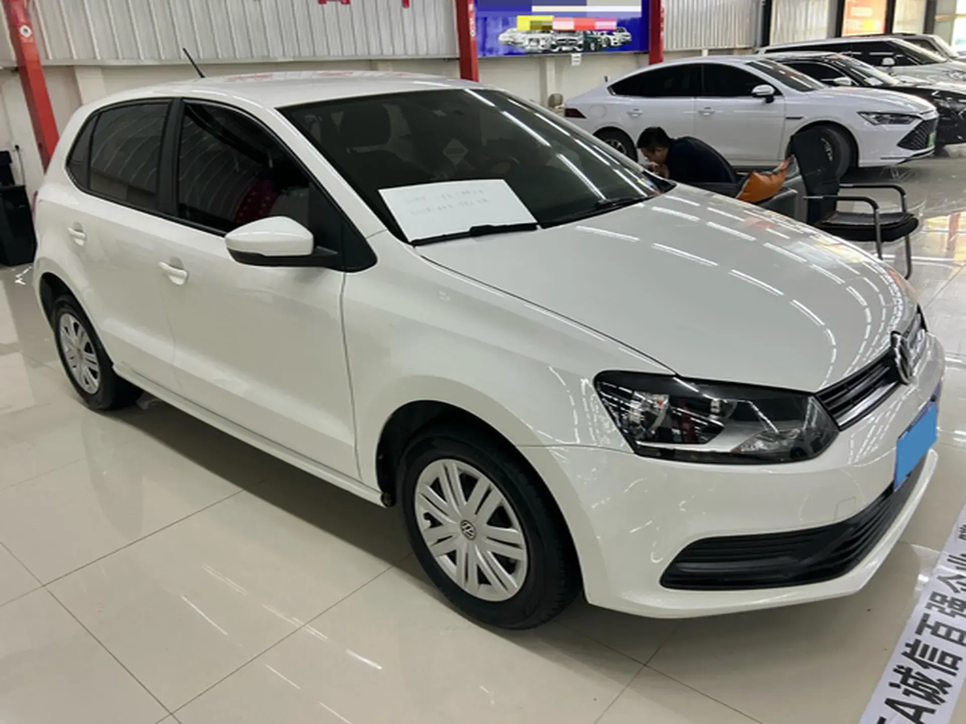2016 VOLKSWAGEN POLO thumbnail 3