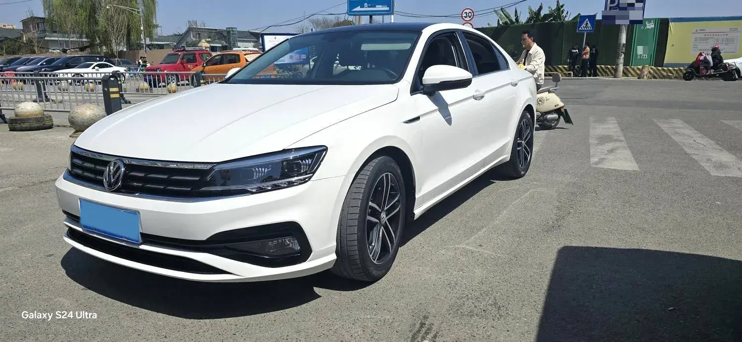 2021 VOLKSWAGEN LAMANDO view 1