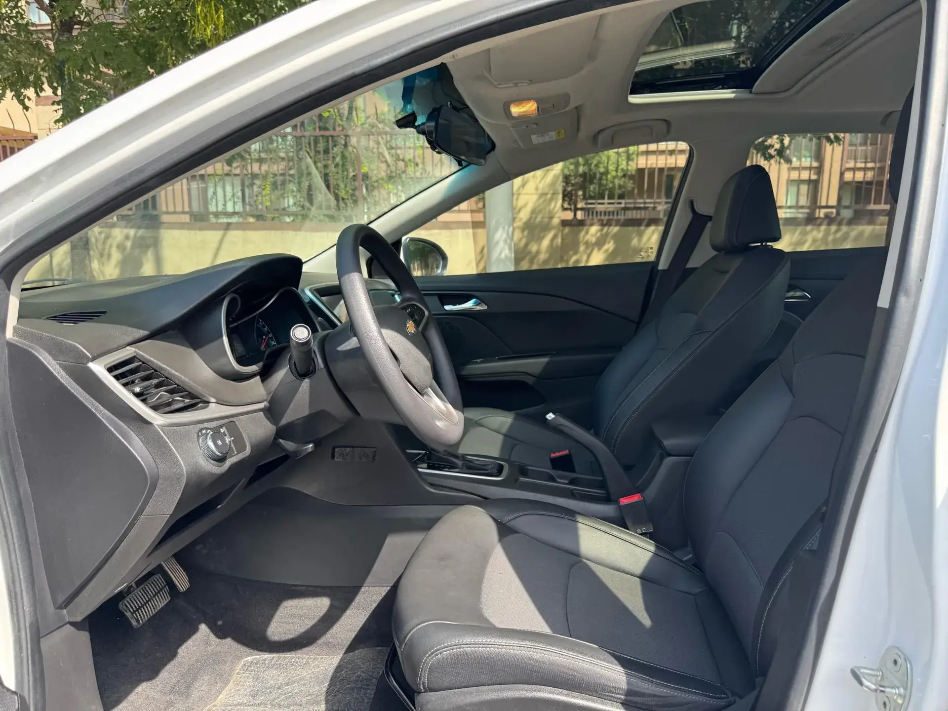 2019 CHEVROLET CAVALIER thumbnail 4