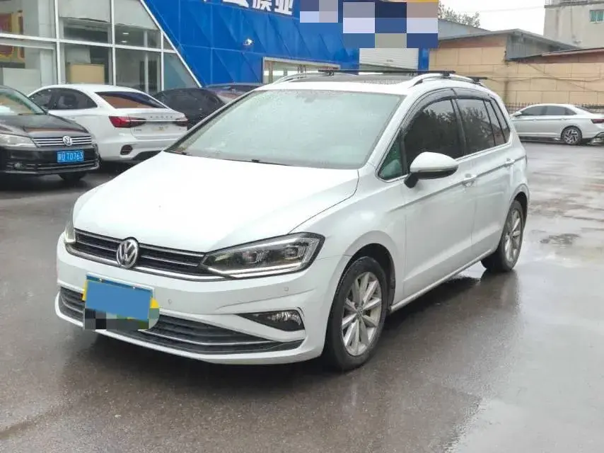 2020 VOLKSWAGEN GOLF view 1