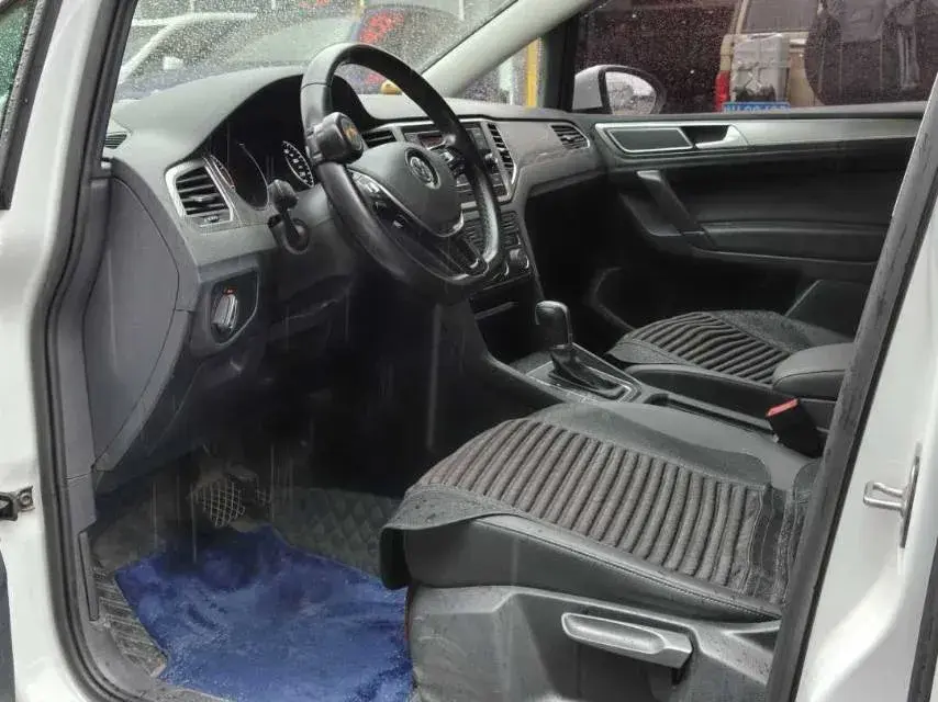 2020 VOLKSWAGEN GOLF thumbnail 3