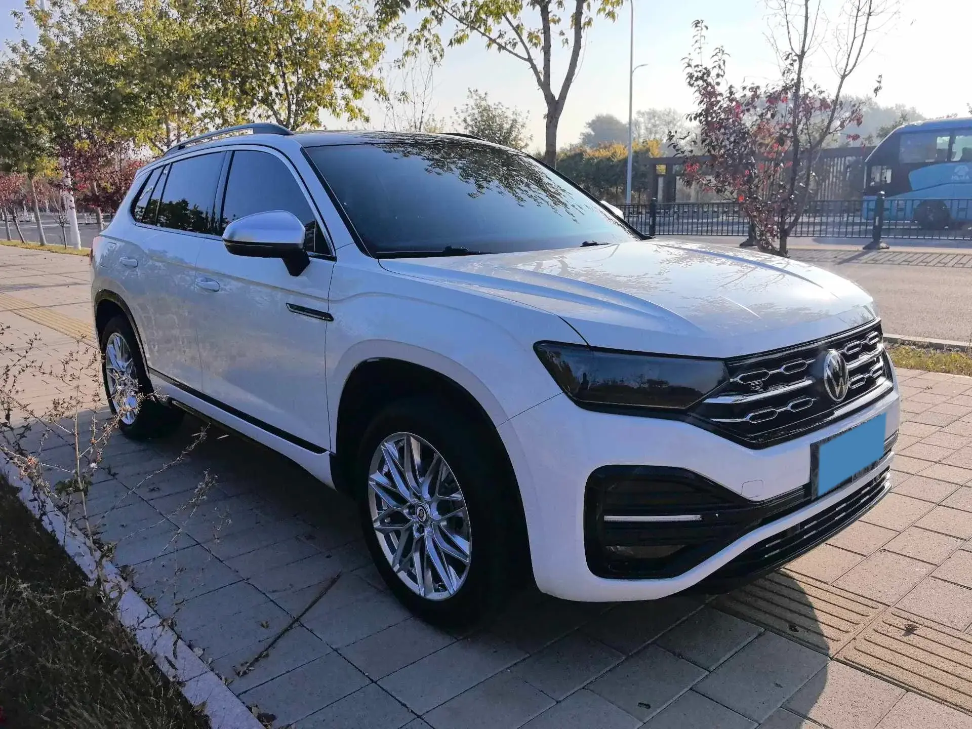 2022 VOLKSWAGEN TAYRON thumbnail 3