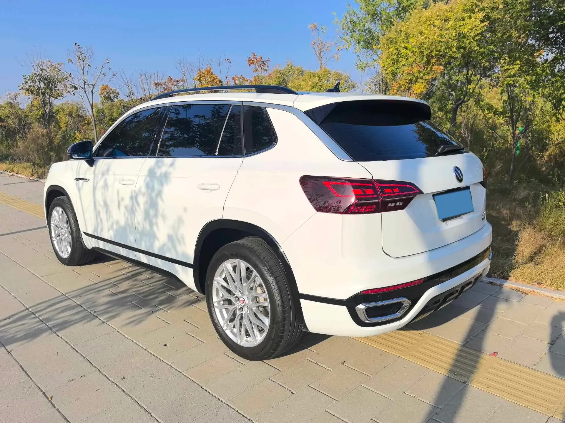 2022 VOLKSWAGEN TAYRON thumbnail 4