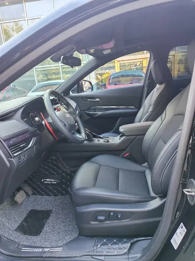 2022 CADILLAC XT4 thumbnail 3