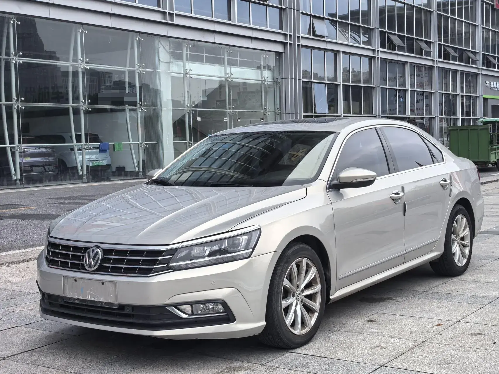 2017 VOLKSWAGEN PASSAT view 1