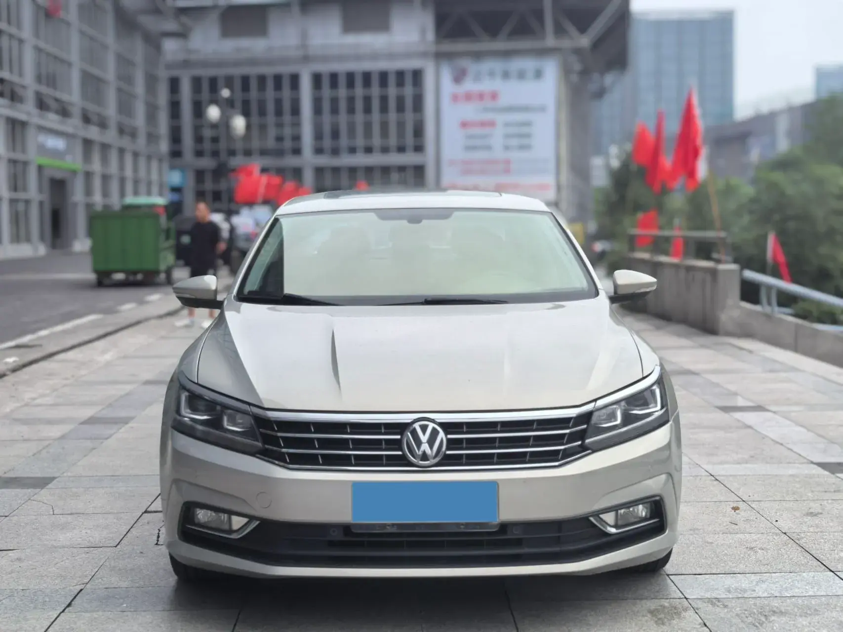 2017 VOLKSWAGEN PASSAT thumbnail 2