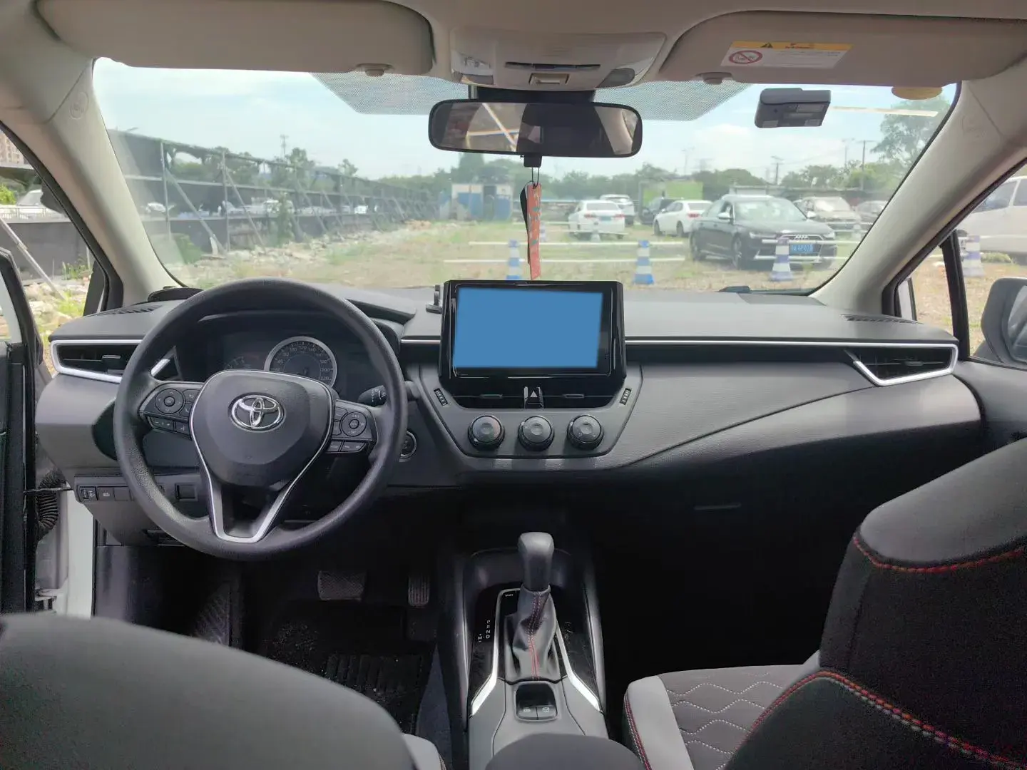 2023 TOYOTA COROLLA thumbnail 3