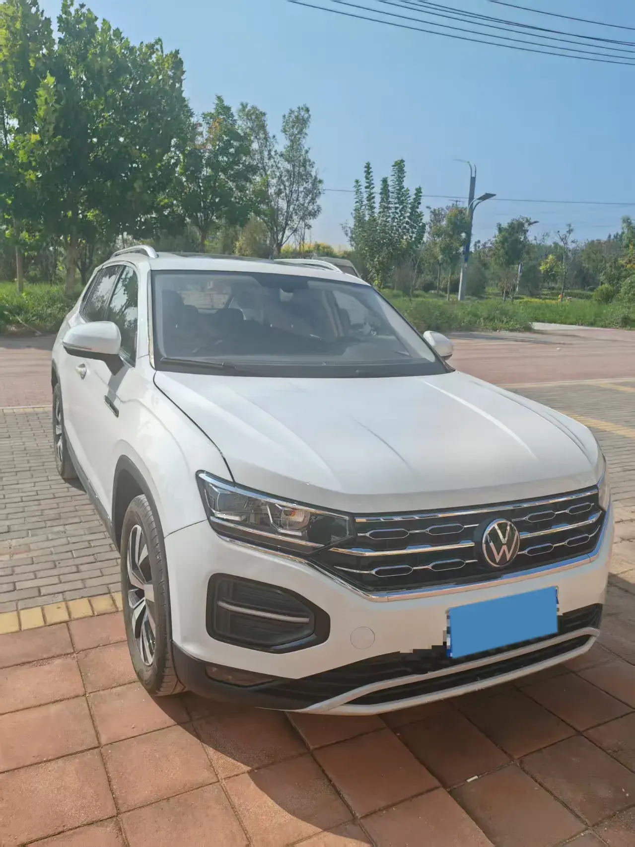 2022 VOLKSWAGEN TAYRON thumbnail 3