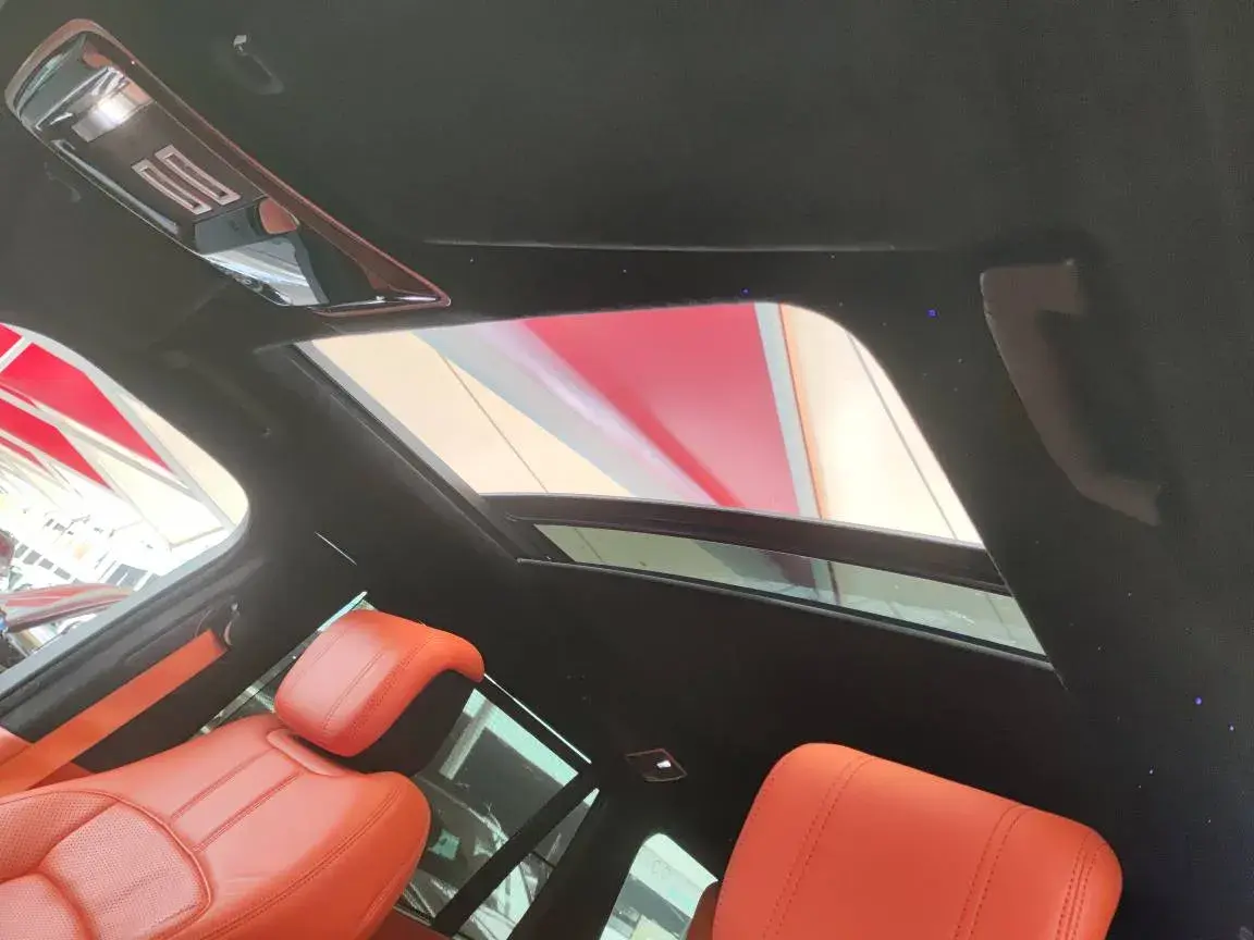 2019 LAND ROVER thumbnail 4