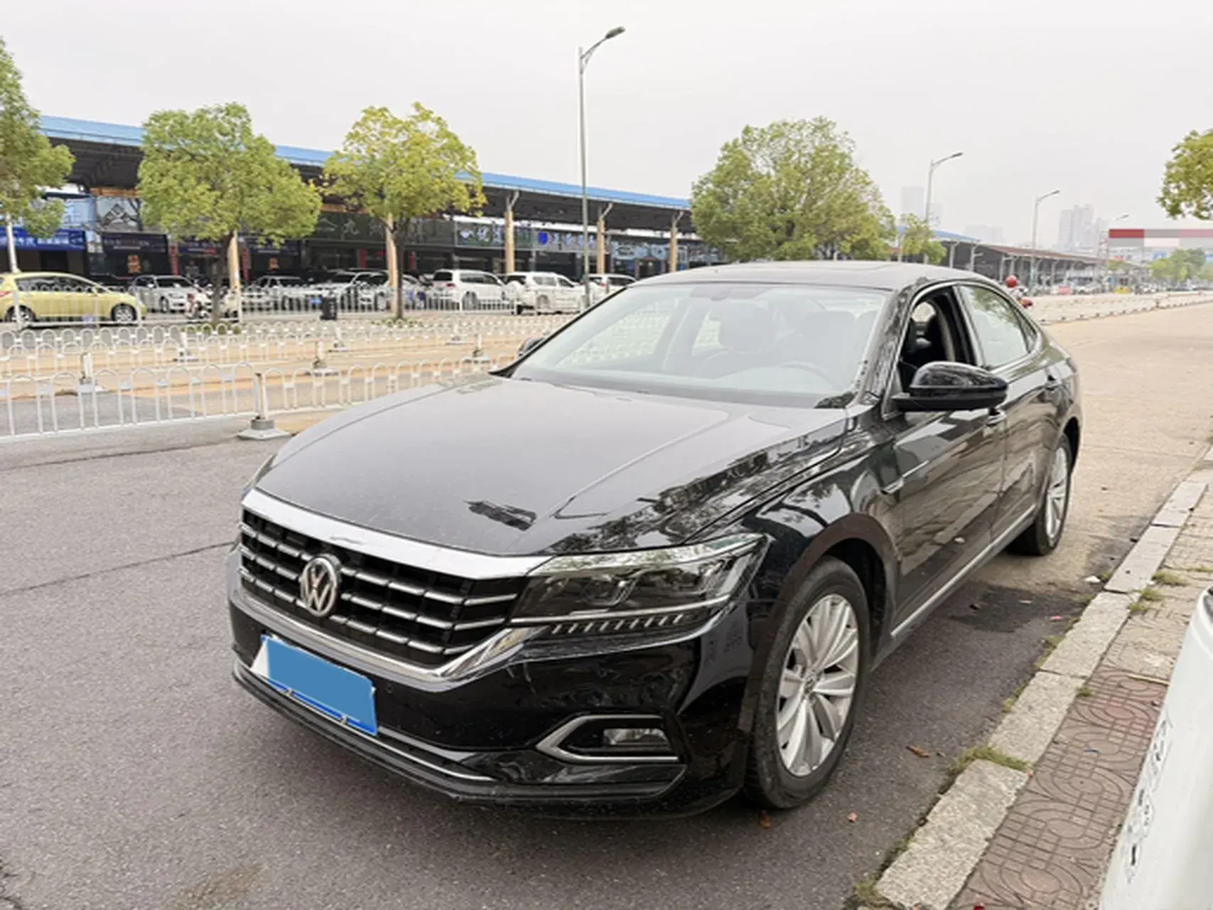 2020 VOLKSWAGEN PASSAT view 1