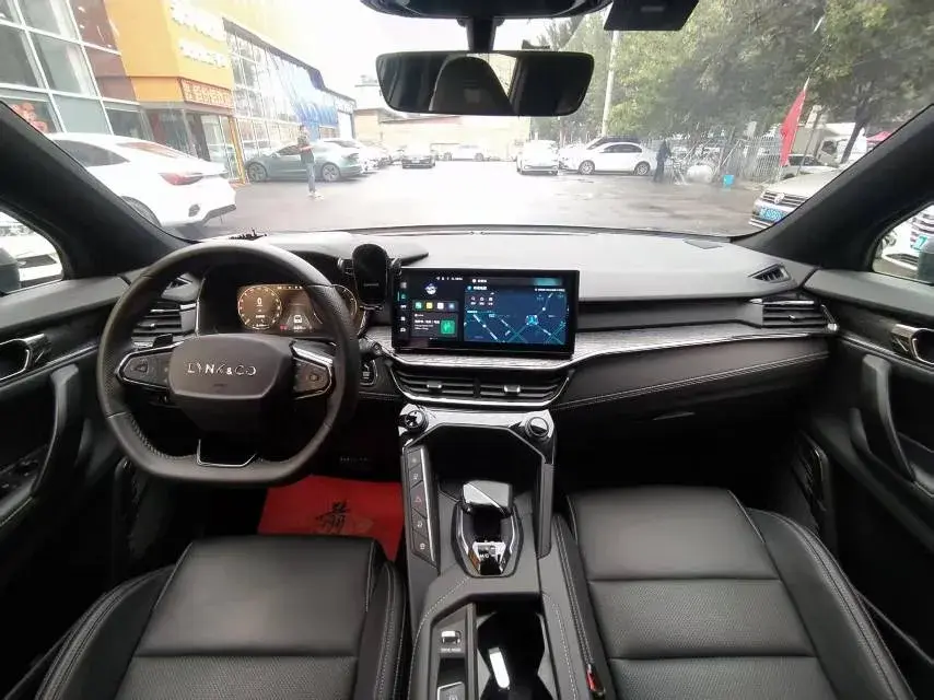 2023 LYNK&CO 06 thumbnail 4