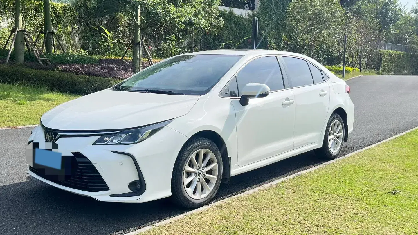 2019 TOYOTA COROLLA view 1
