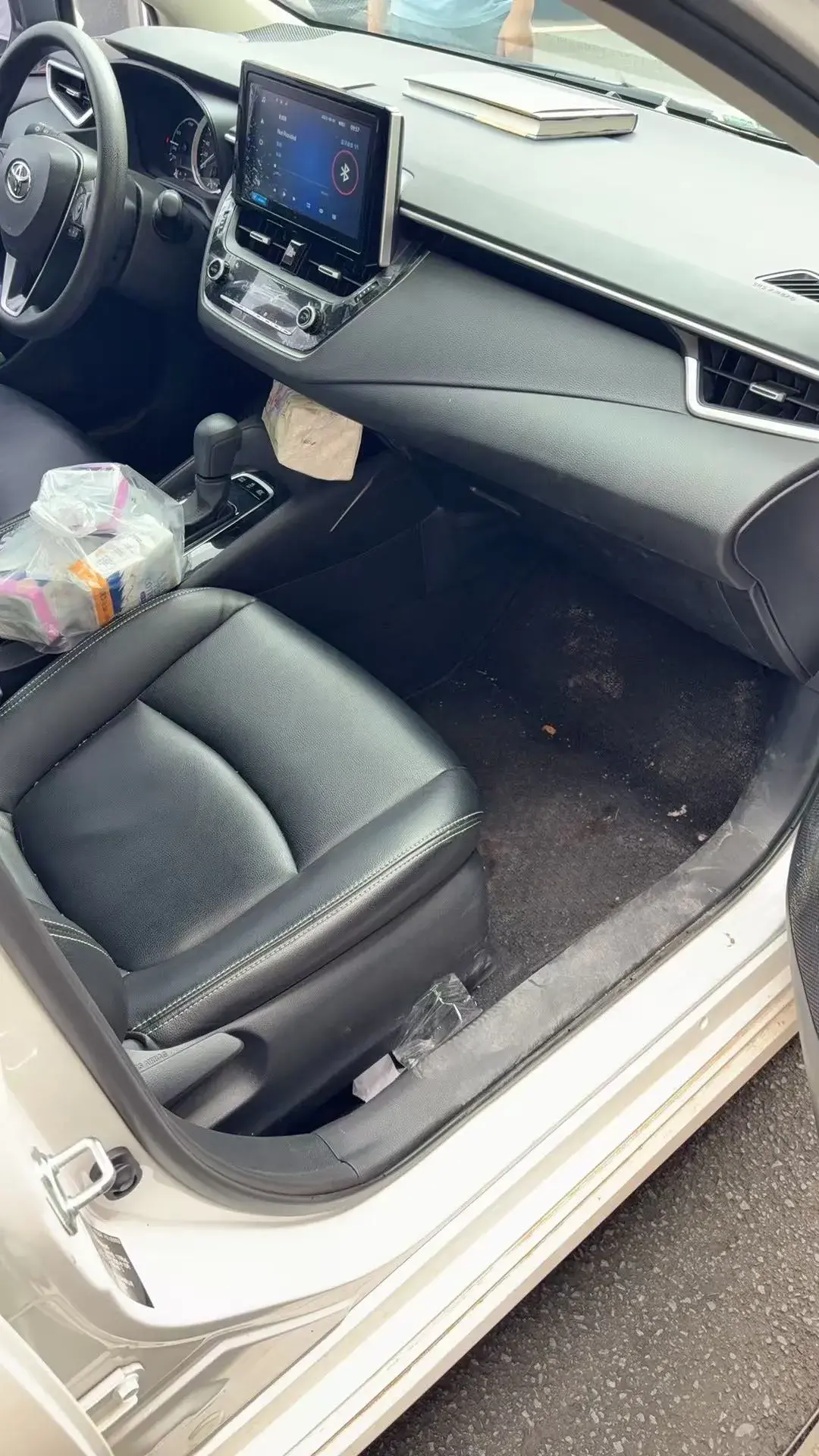 2019 TOYOTA COROLLA thumbnail 3