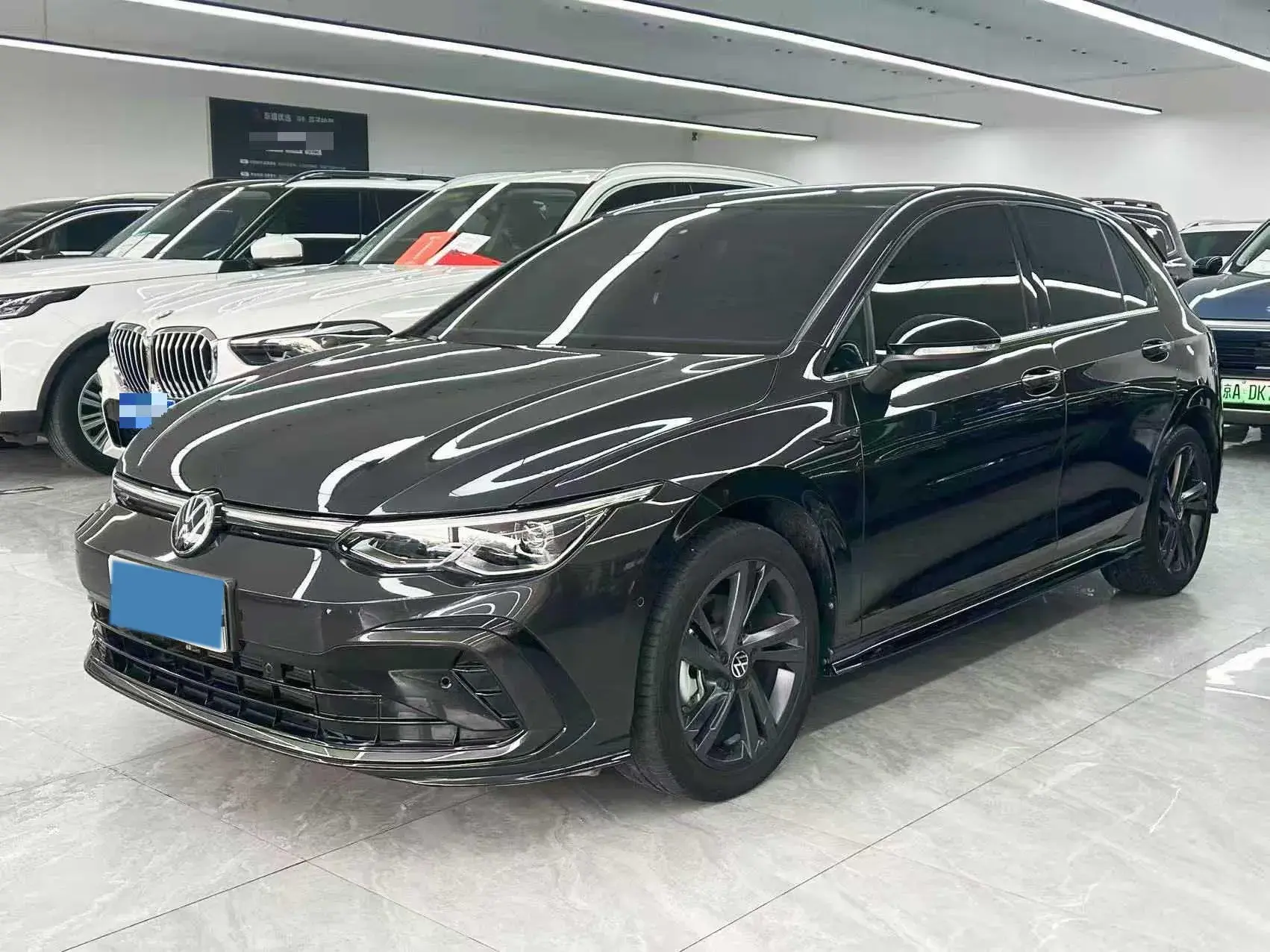 2023 VOLKSWAGEN GOLF view 1