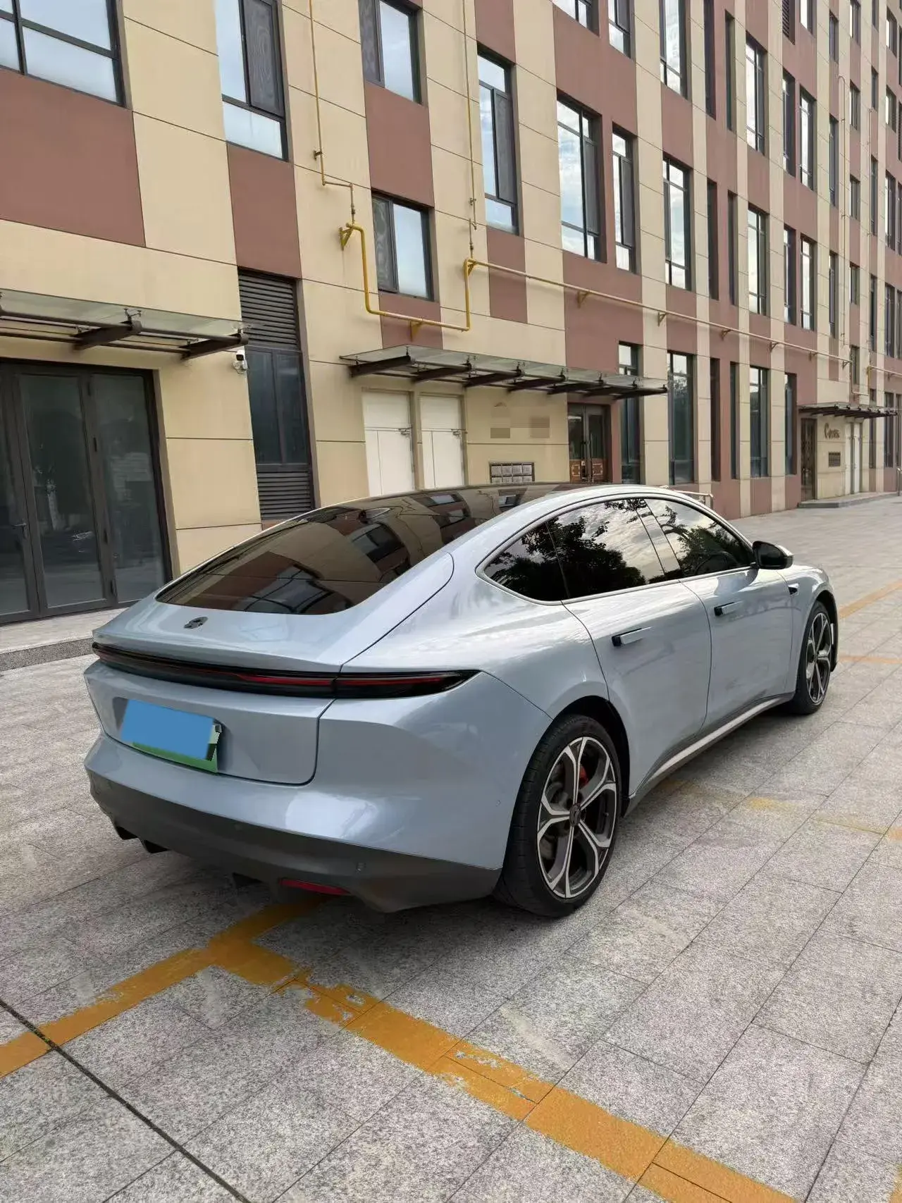 2022 NIO ET5 thumbnail 4