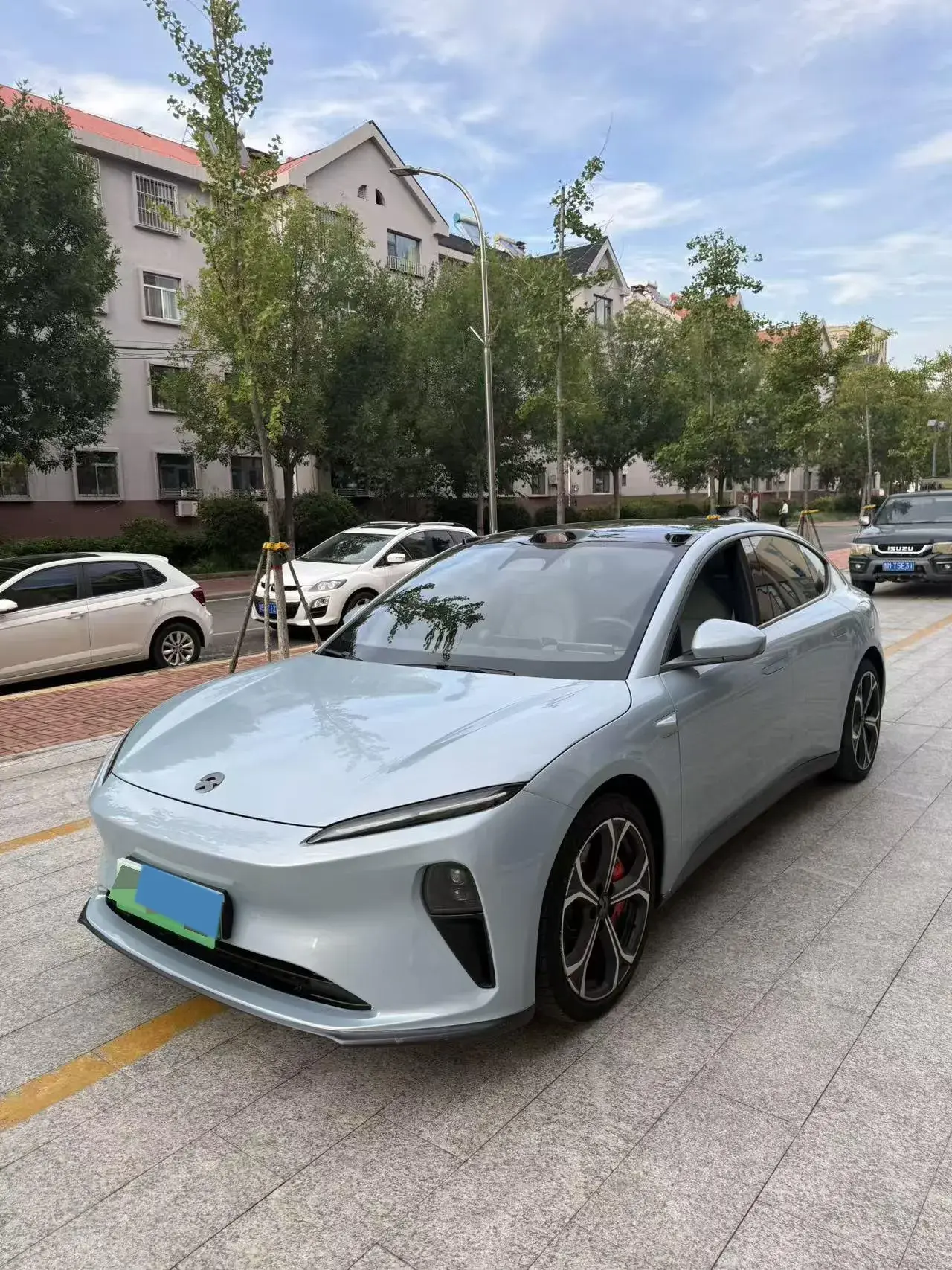 2022 NIO ET5 view 1