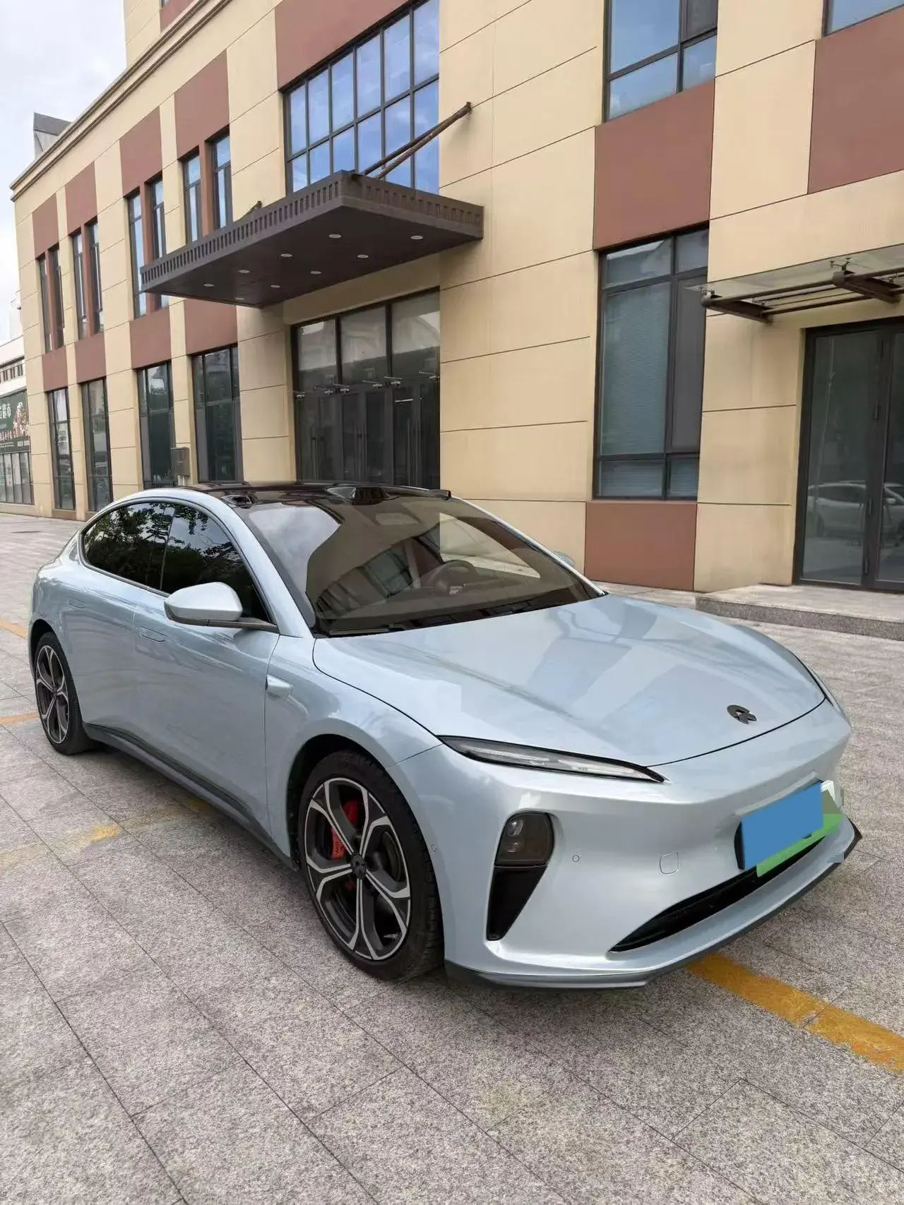 2022 NIO ET5 thumbnail 3