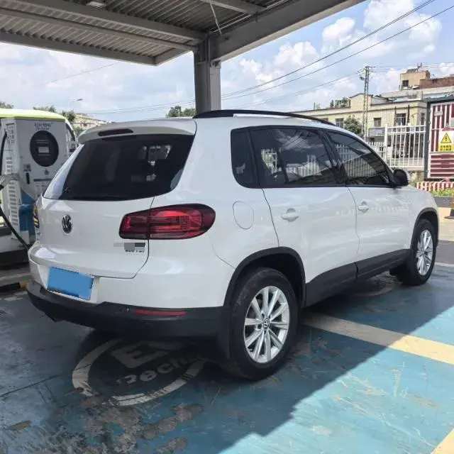 2016 VOLKSWAGEN TIGUAN thumbnail 3