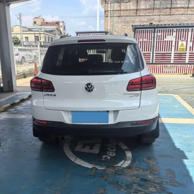 2016 VOLKSWAGEN TIGUAN thumbnail 4