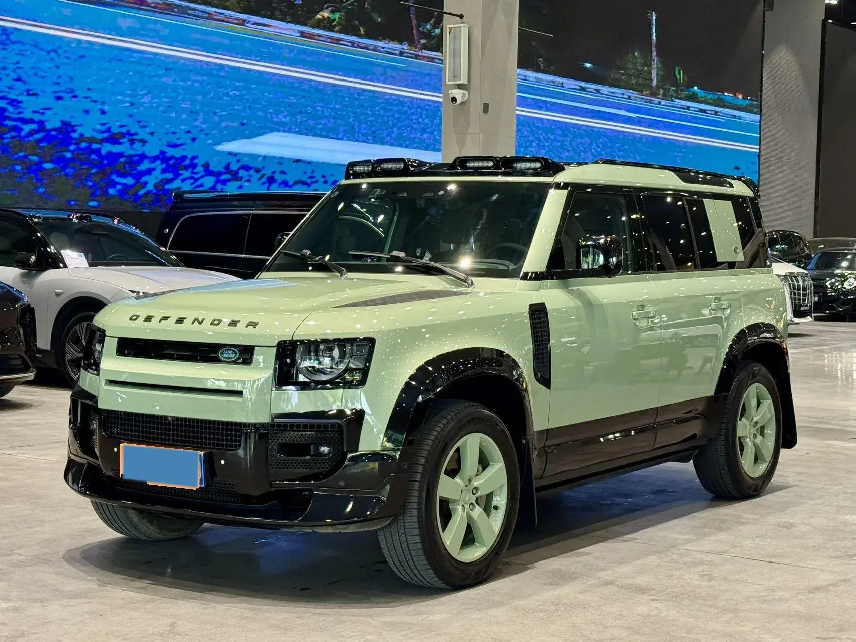 2023 LAND ROVER view 1