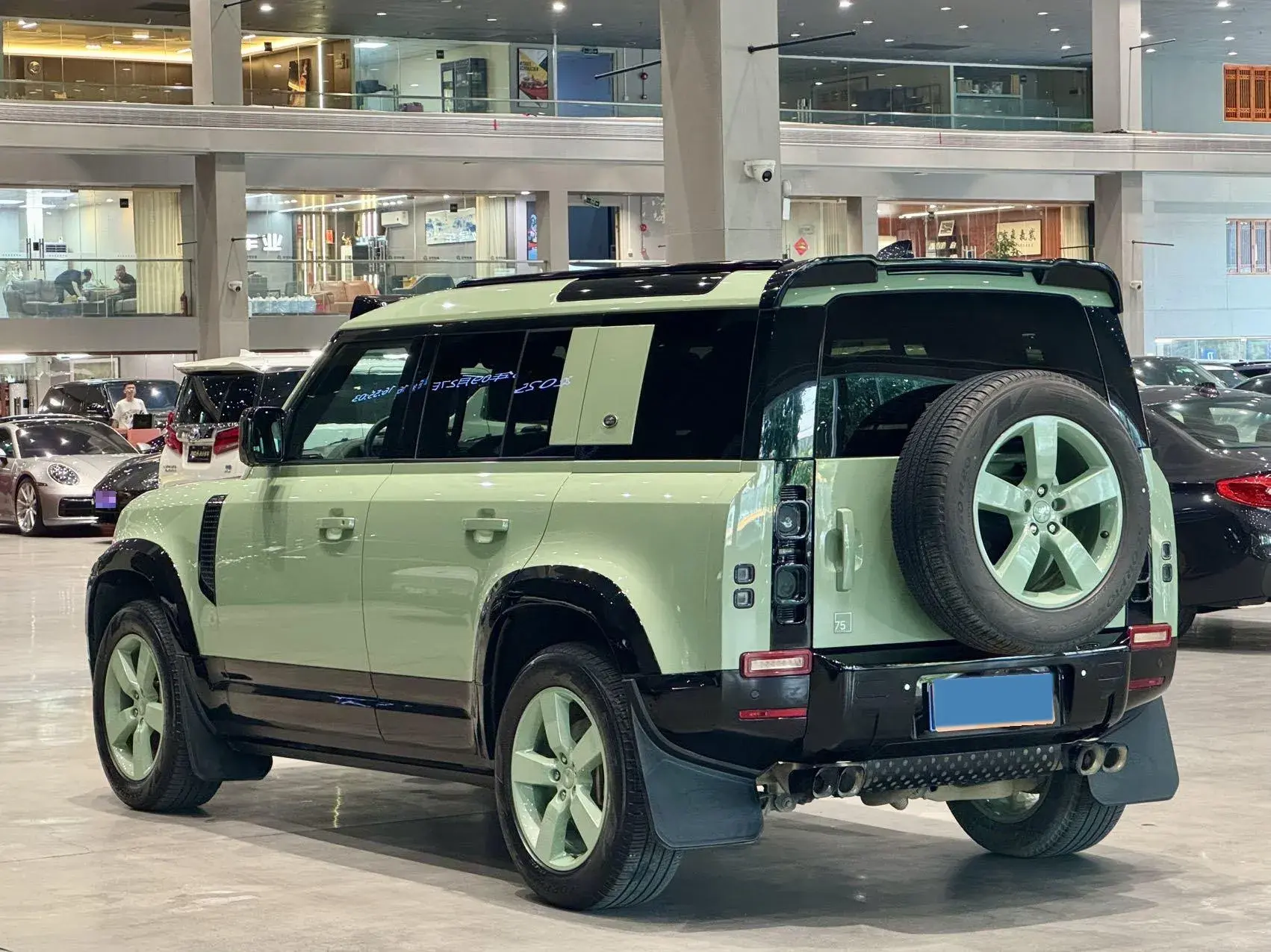 2023 LAND ROVER thumbnail 3