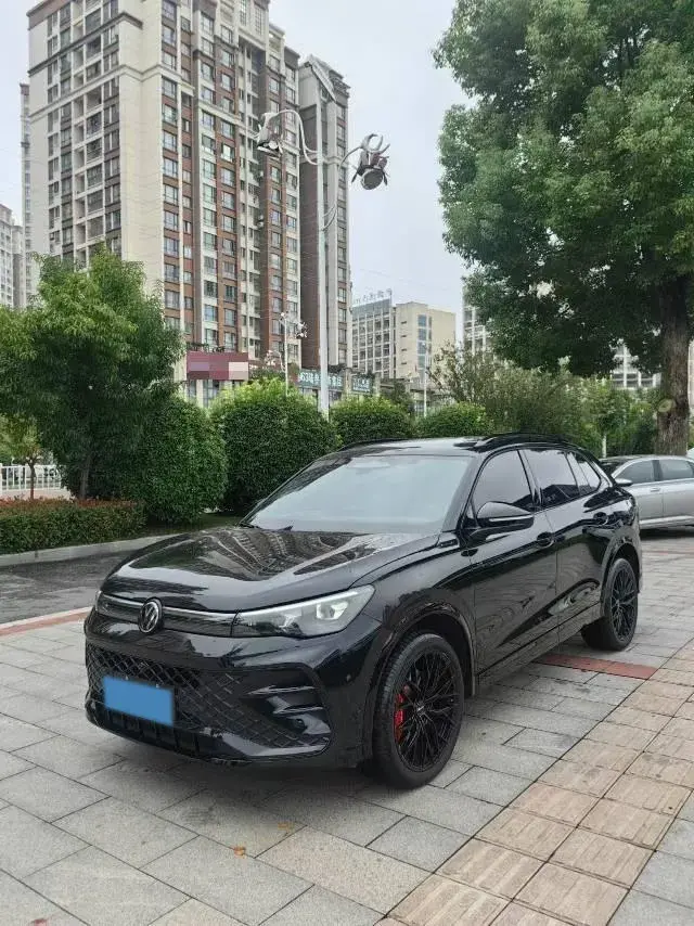 2024 VOLKSWAGEN TIGUAN view 1