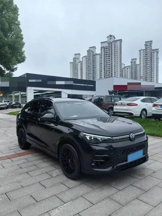 2024 VOLKSWAGEN TIGUAN thumbnail 3