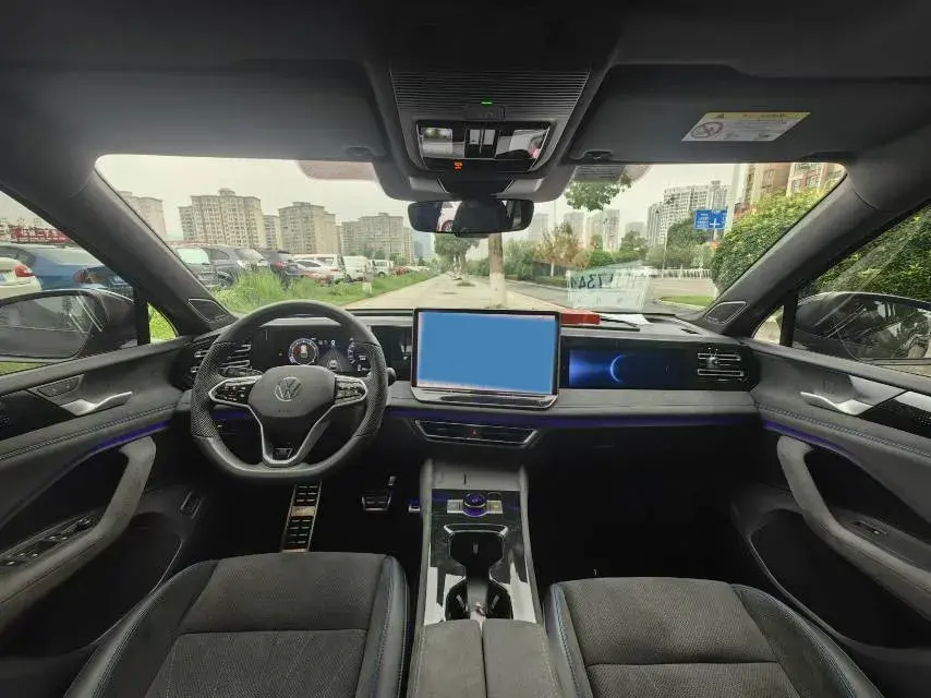 2024 VOLKSWAGEN TIGUAN thumbnail 4