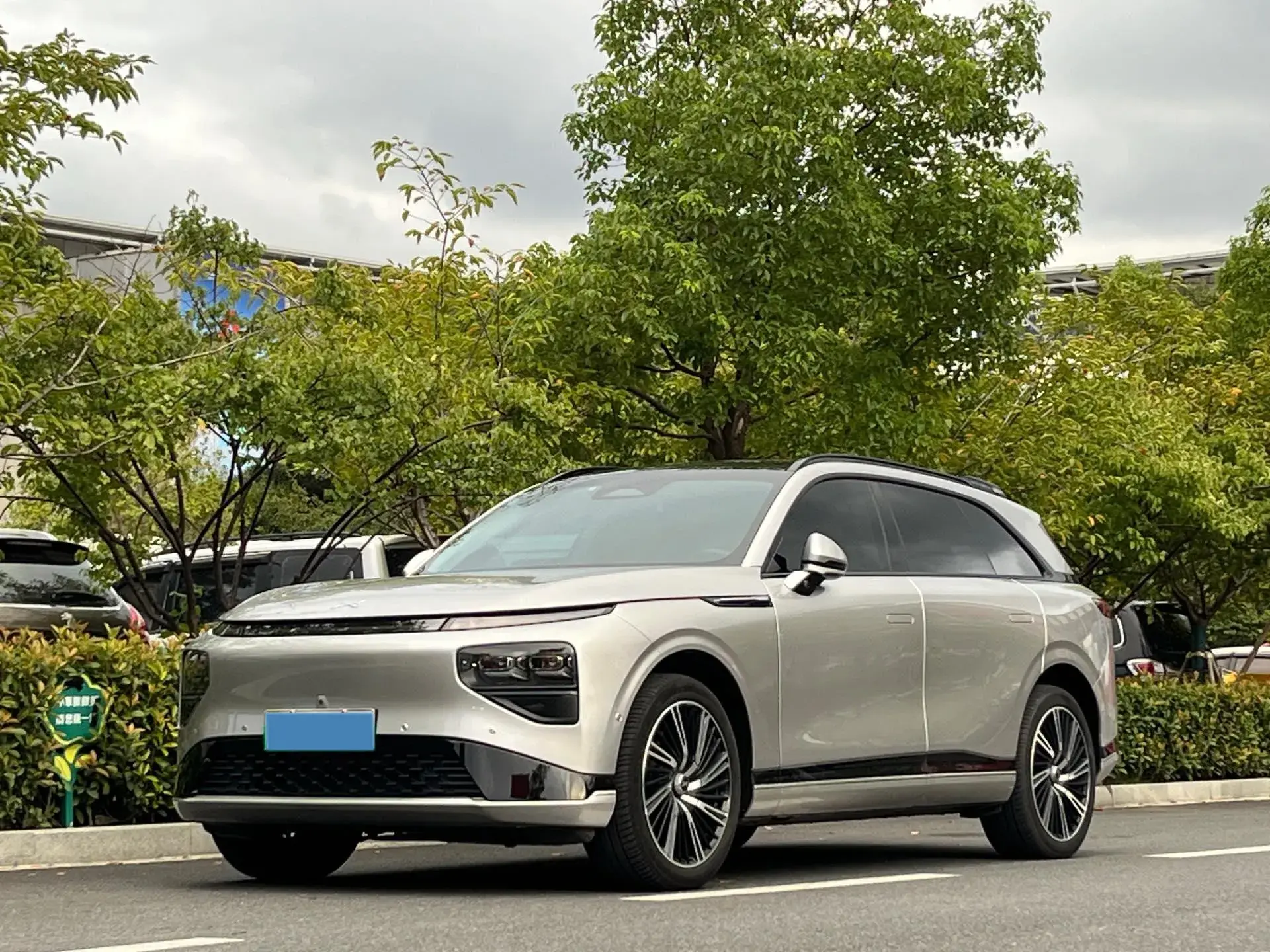 2022 XPENG G9 view 1