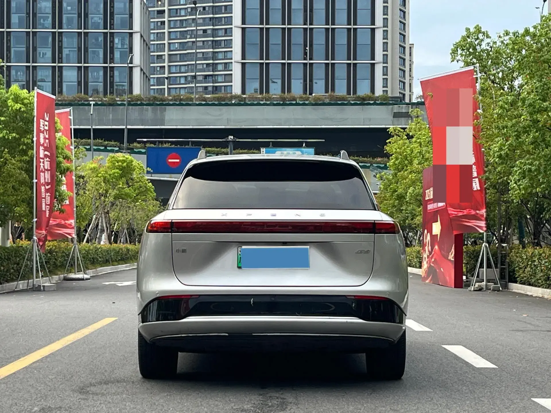 2022 XPENG G9 thumbnail 4