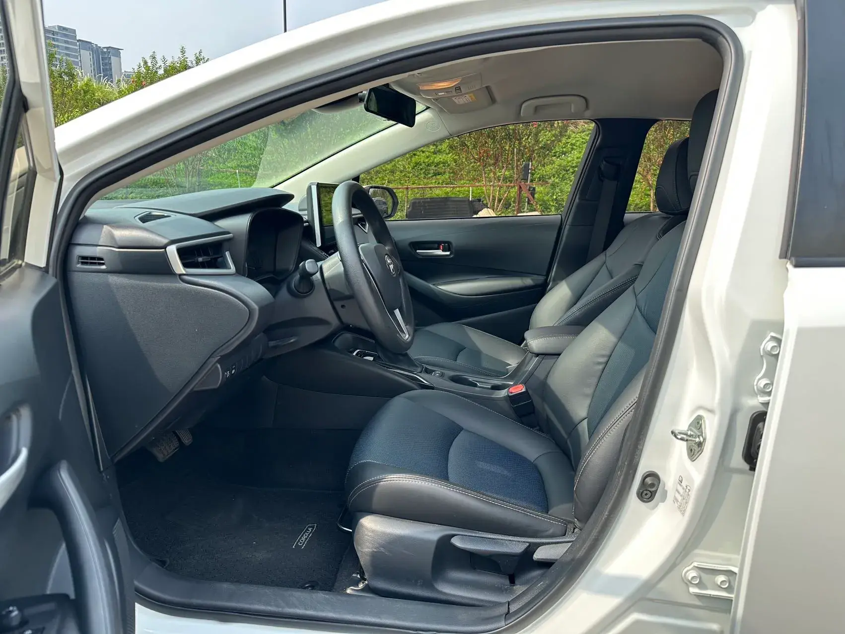 2019 TOYOTA COROLLA thumbnail 4