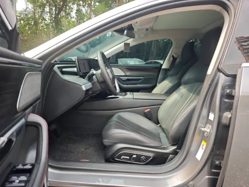 2020 XPENG P7 thumbnail 4