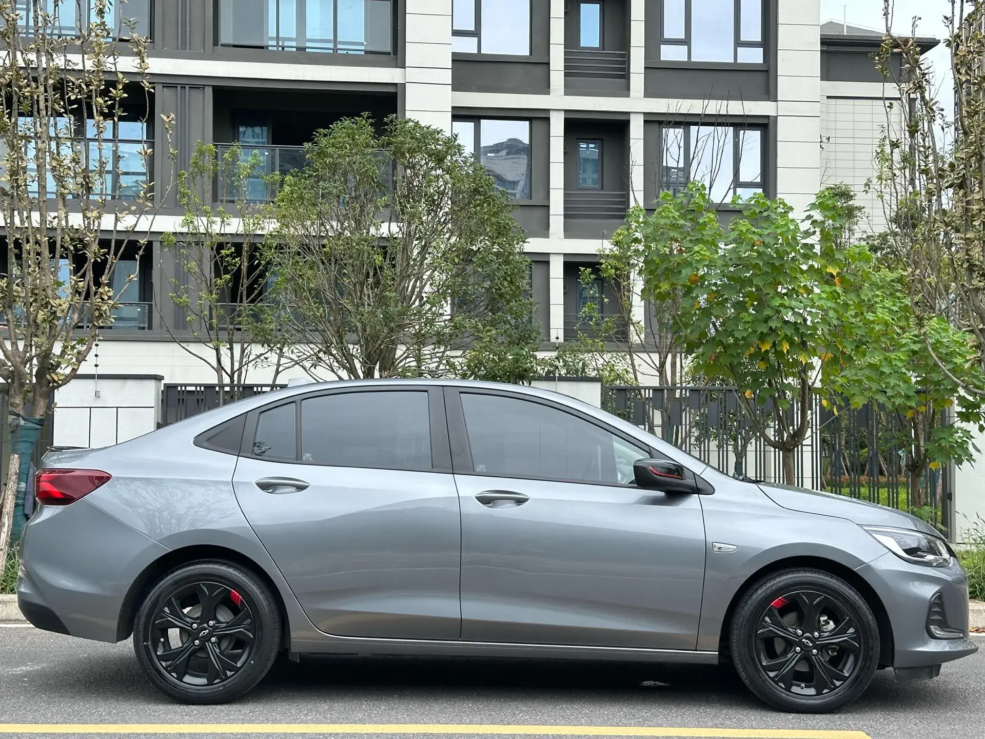 2016 CHEVROLET CAVALIER thumbnail 4