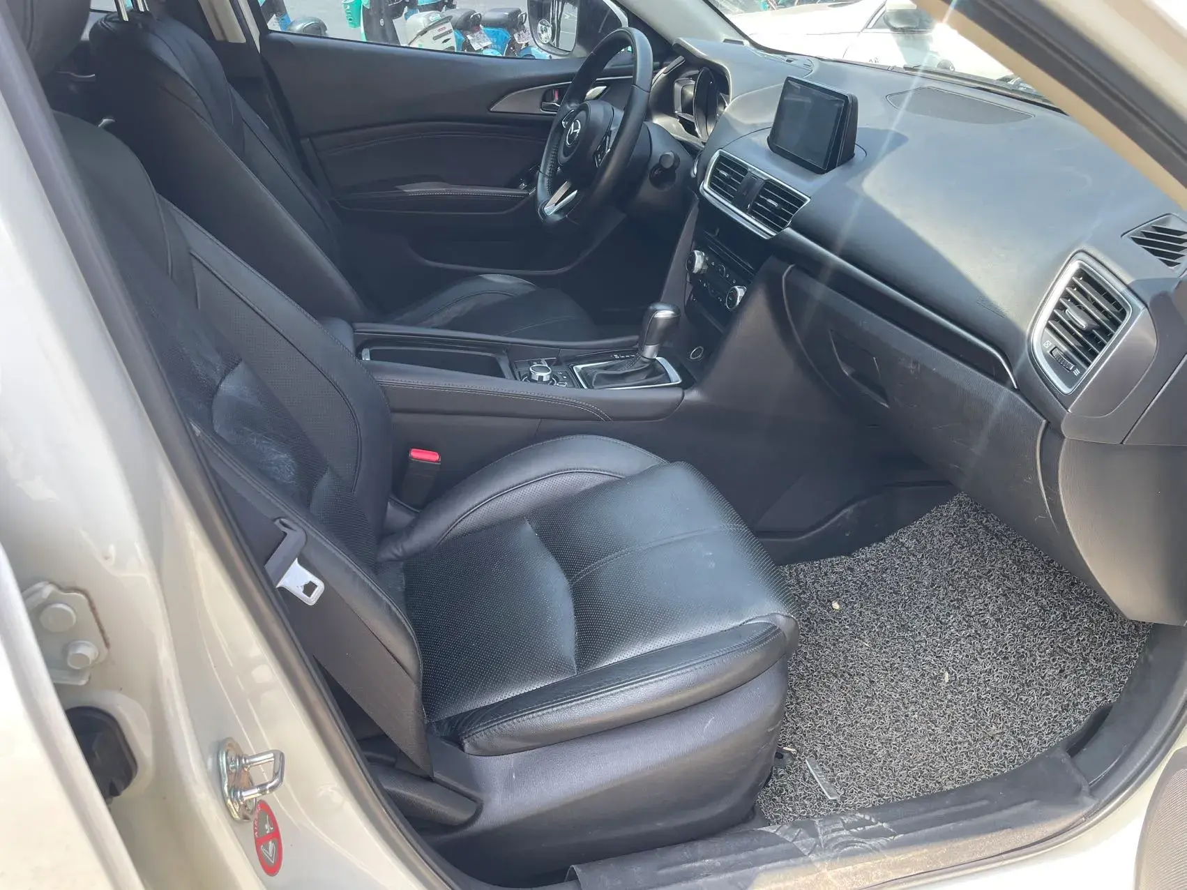 2017 MAZDA 3 thumbnail 3