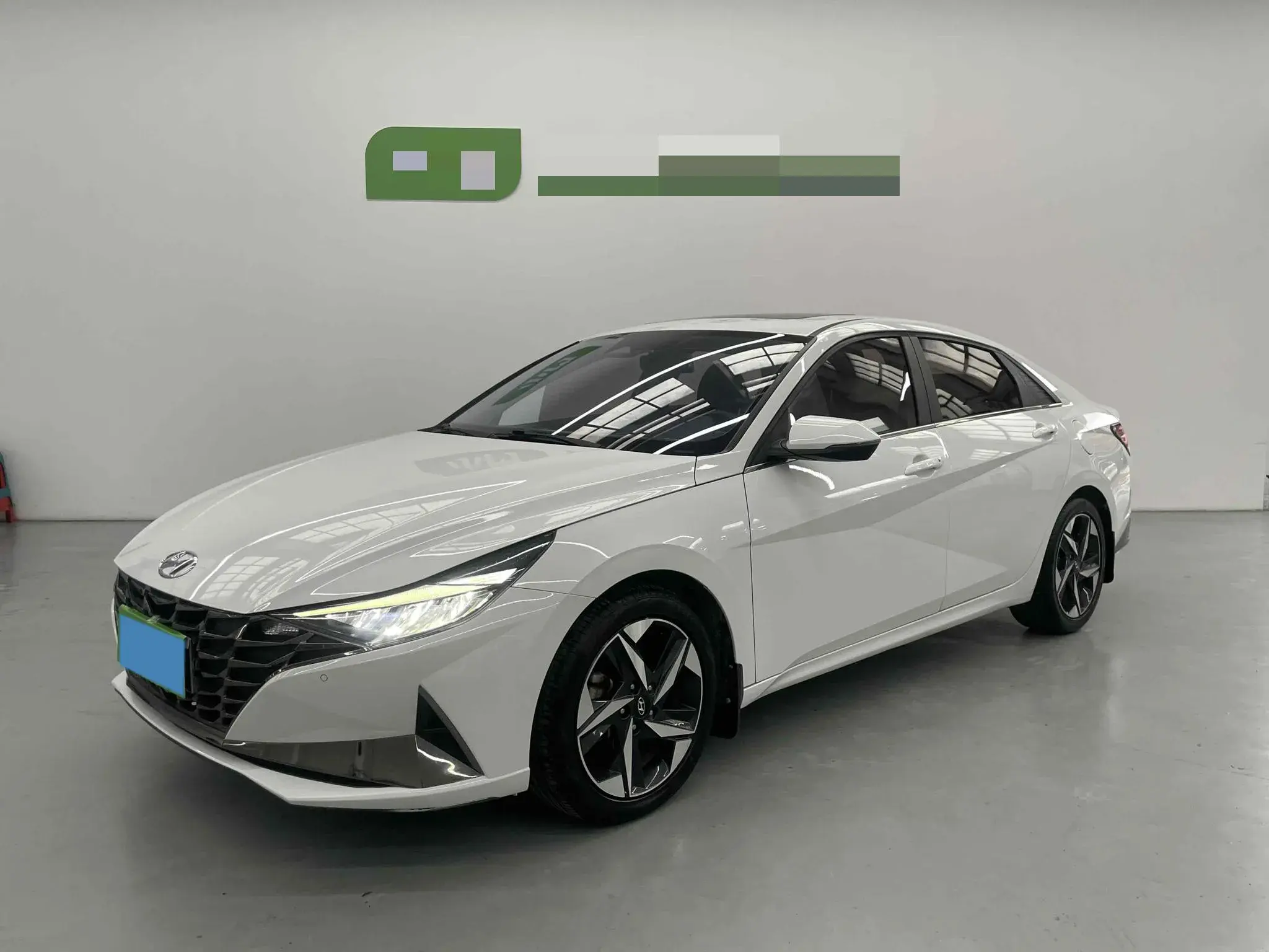 2022 HYUNDAI ELANTRA view 1
