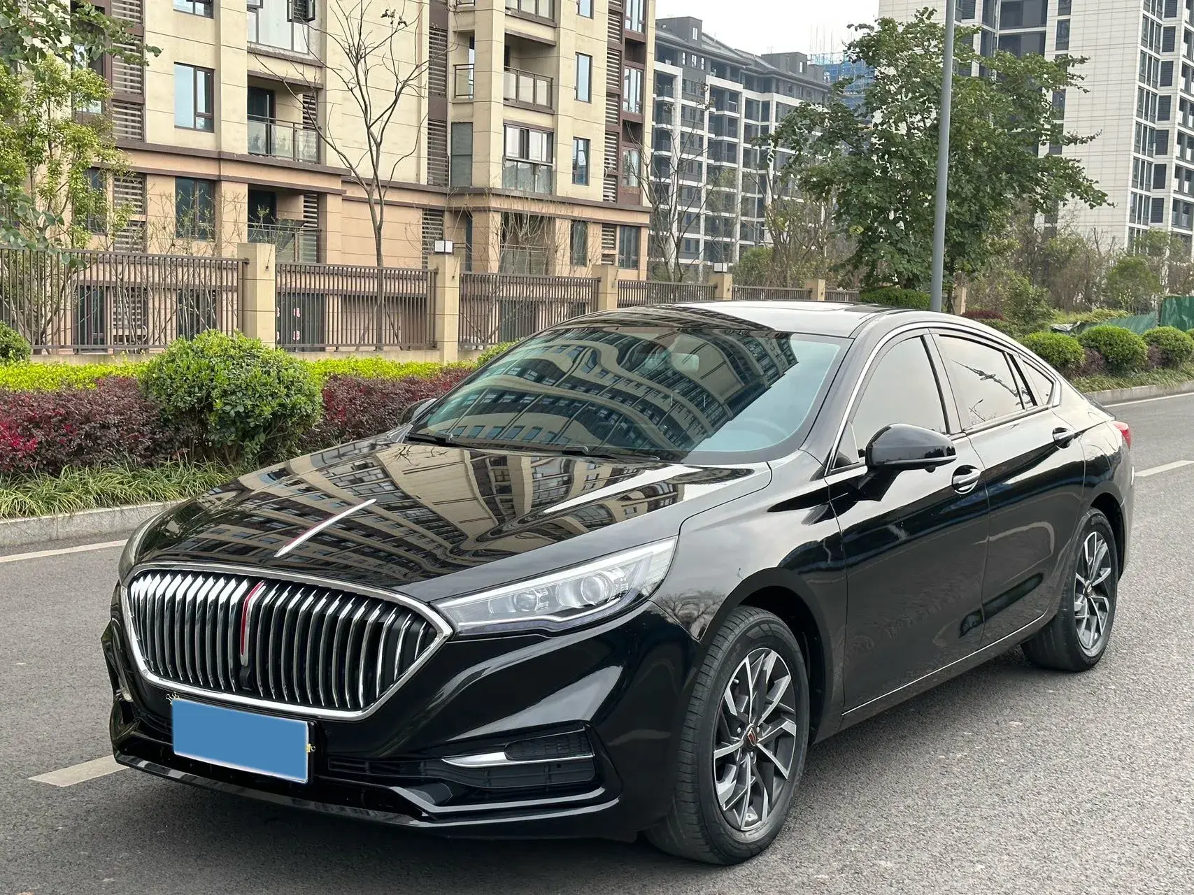 2020 HONGQI H5 view 1