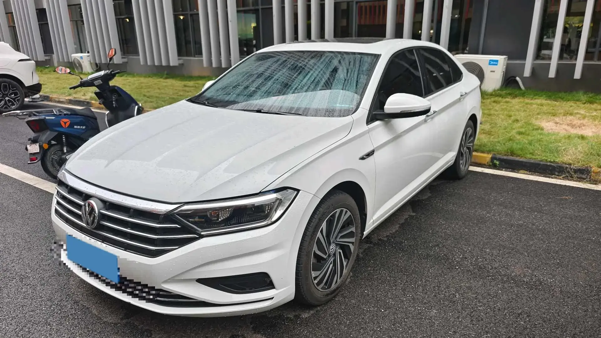 2022 VOLKSWAGEN SAGITAR view 1