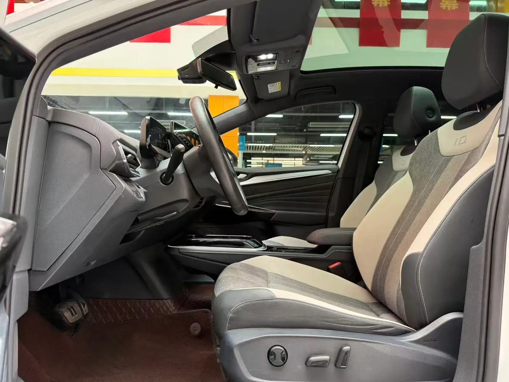 2024 VOLKSWAGEN ID.4 thumbnail 4