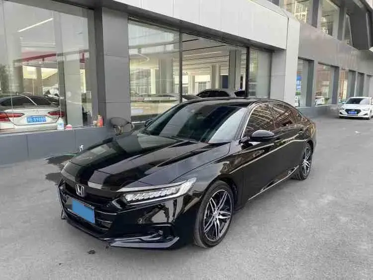 2022 HONDA ACCORD view 1