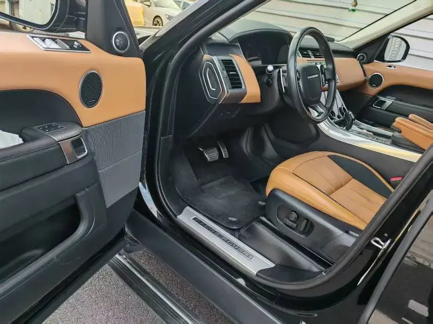 2020 LAND ROVER thumbnail 4