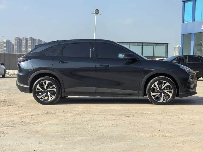 2024 ARCFOX ΑT5 thumbnail 4