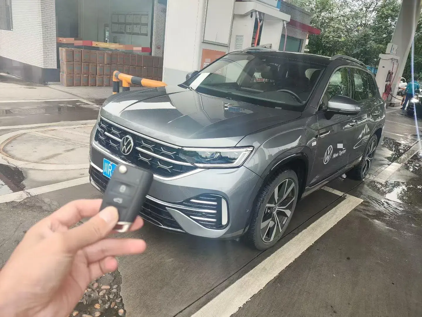 2023 VOLKSWAGEN TAYRON view 1