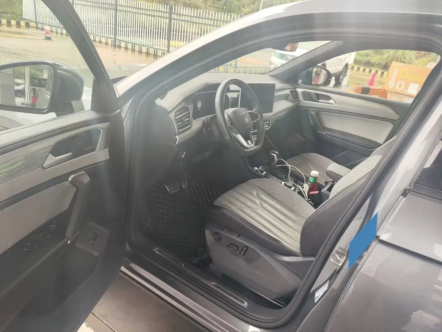 2023 VOLKSWAGEN TAYRON thumbnail 3