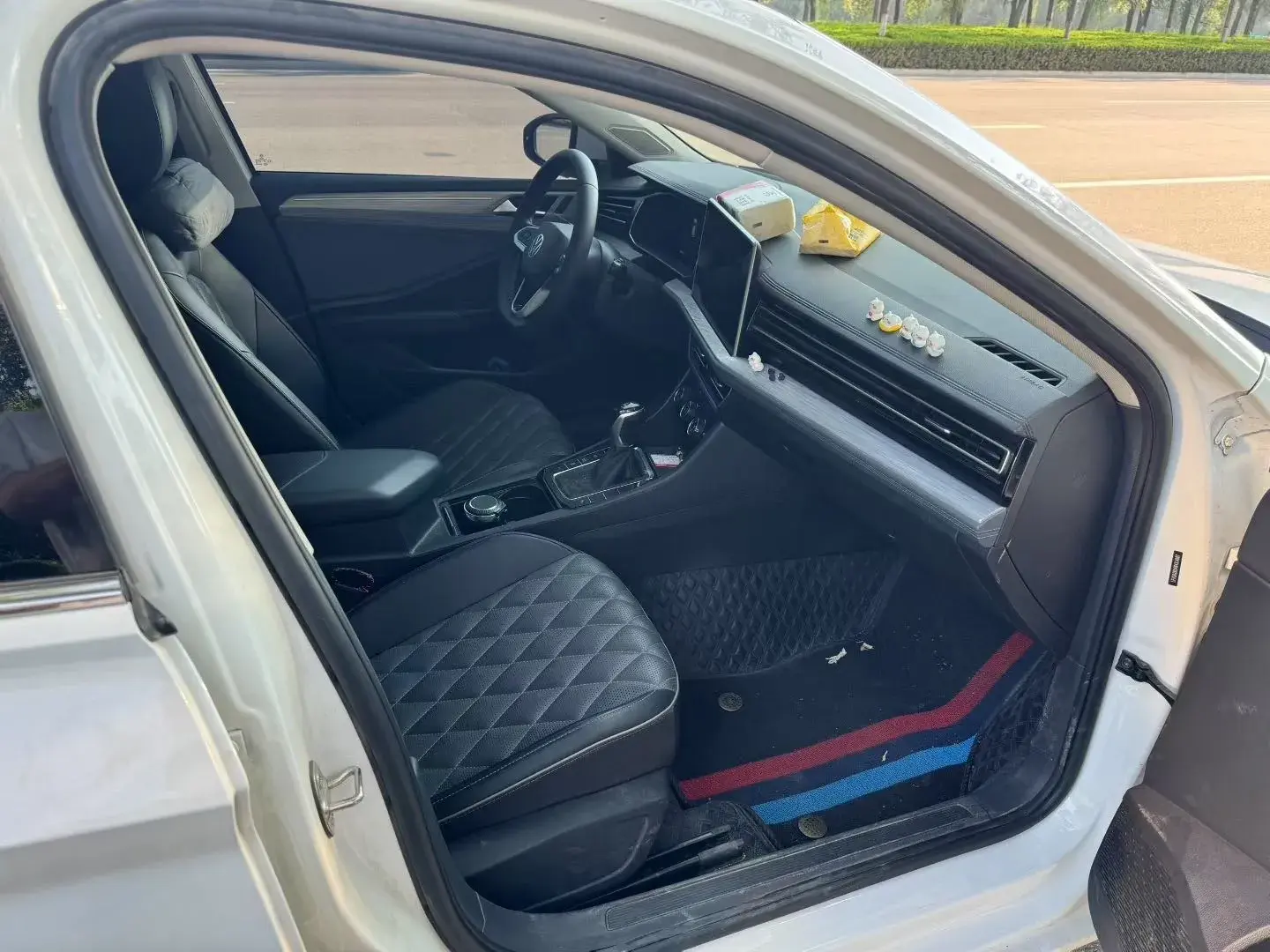 2023 VOLKSWAGEN SAGITAR thumbnail 4