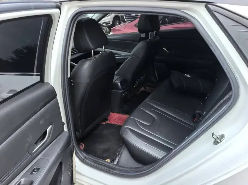 2021 HYUNDAI ELANTRA thumbnail 4